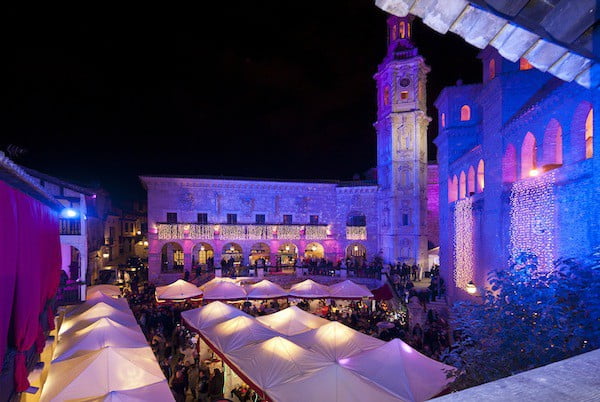 Just nu pågår den vackra julmarknaden i Pueblo Español (6-15 december 2013)